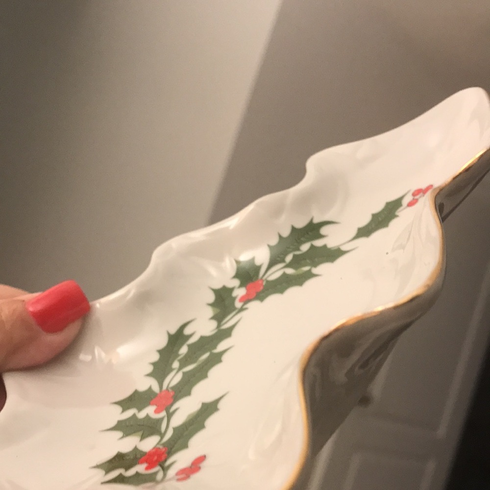 Vintage porcelain Xmas Tree dish w gold trim and design - Picture 2 of 7